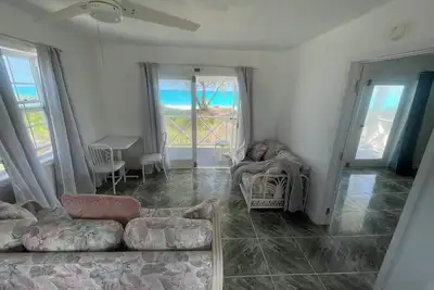 Image de Cozy cottage facing the ocean with beach access, the sunrises are unforgettable.
