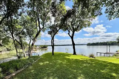 Image de Jack on the Rocks Lake House near Fort Worth Stockyards