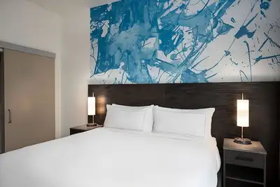 Image de Modern Tapestry Stay w/ Gym & Walk to Riverfront Park l 2 Pet-friendly Rooms