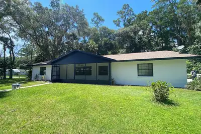 Charming Rainbow River Rental: Prime Central Location for Monthly Rent
