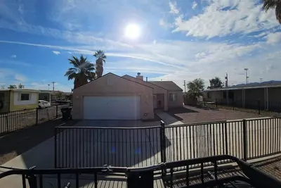 Image de Bullhead City Home by Rotary Park!