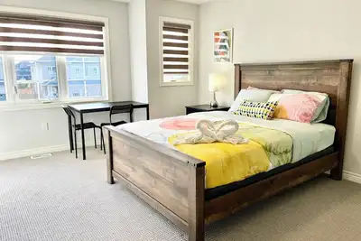Image de Niagara Getaway! With 6 beds, 4. 5 baths. Up to 12 guests, 18 min to the Falls!