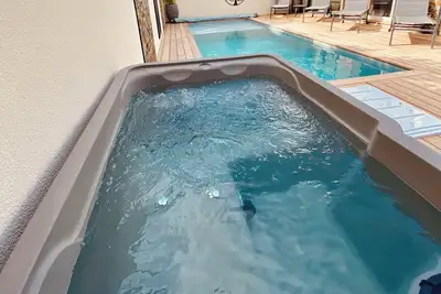 Image de Villa Balnéaire à 300m de la mer avec Piscine & Spa extérieur
