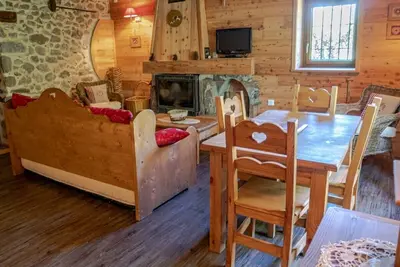 Image de T3 avec piscine intérieure, dans jolie maison de caractère, au calme (4/6 pers)
