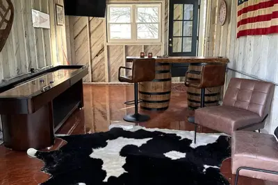 Image de Oakdale Farms! Fun game room! Hillside views