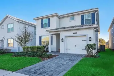 Image de Stylish 5 Bed/5 Bath Pool Home, Games Room, Disney 10 miles - Plus Water Park!