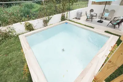 Cozy House 5 minutes from San Juan Airport and Isla verde Beach /10 Guest /Pool.