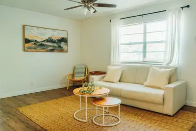 Image de New Walkable Downtown Clean Stay Near the Beach & Restaurants! Pet Friendly!