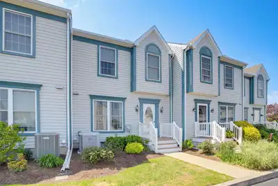 Image de 3 Mi to Bethany Beach: Coastal Gem w/ Pool Access