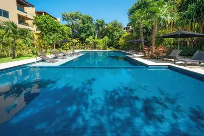 Image de Condo Valentine 5-Star: 4 Pools, Gym, Concierge Services, 24-Hr Security.