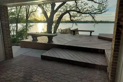 Image de Brand new from the studs to the pillows! The Lakeshore House. .
