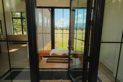 Image de Montana Modern with Glacier Views