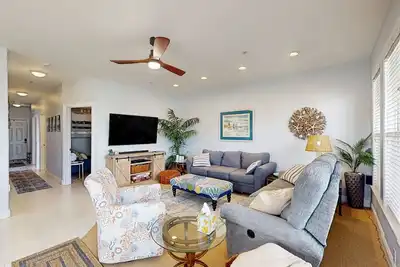 Image de Sound side condo with sunset view balcony - close to pool, hot tub, and pier