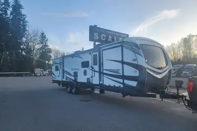 Image de Cure To \"Wanderlust\" In This 38' Travel Trailer Just Add Your Fav Camp Spot!