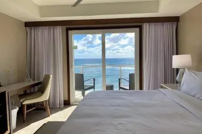 The only 3 Bedroom Beachfront Condos in St Maarten - King Size Bed, Pool, Gym
