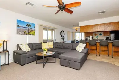 Image de Sparkling River Inn close to casinos & Bullhead City River Park and boat launch.
