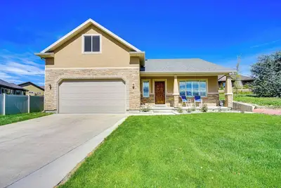 Image de Hike, Golf & Ski: Family Home in South Jordan