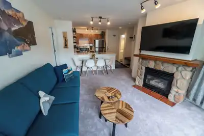 Image de New Walk to Lifts! Central 2br/2ba Condo with Mountain Views & Hot Tub