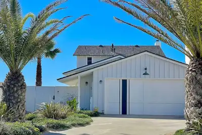 Image de Designer Beachfront Home on the Sand