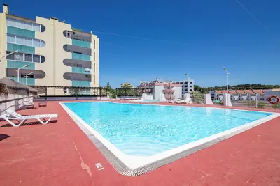 Image de Appartement 'Happyandroses, 2-room Apt, Pool' avec vue sur mer, Wi-Fi et climatisation