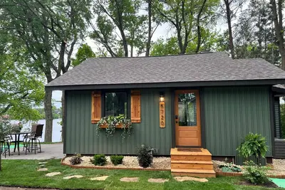 Image de Enjoy a summer stay at Ira's Olive Oasis on beautiful Lake Wissota.