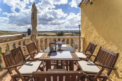 Image de Maison de vacances 'Mirador De Cerrato' avec terrasse privée, balcon et Wi-Fi