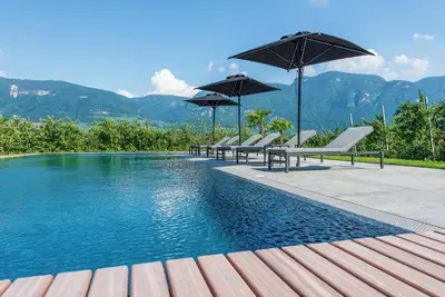 Image de Appartement 'Mansarde' avec vue sur les montagnes, piscine et Wi-Fi