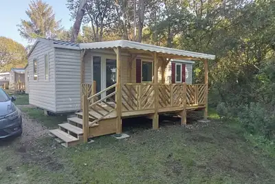 Image de Mobil Home 'Mobil Home Piriac Détente Boisée' avec terrasse privée et jardin privé