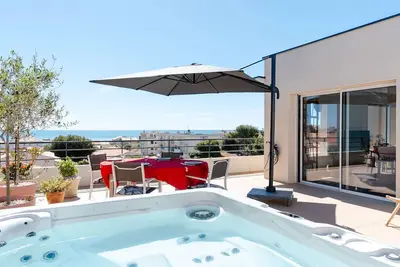 Image de S B401 Appartement T3 climatisé avec Wifi, terrasse avec jacuzzi vue mer et Clape