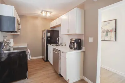 Image de Bright 3bdrm 1 min. from the Falls w/ Free Parking
