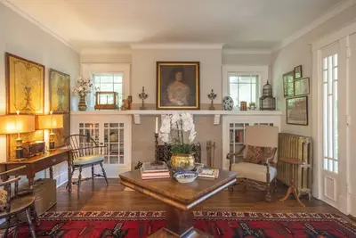 Image de Graceful Central Gardens Home