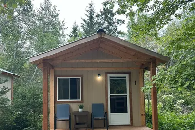 Image de Cabin #1 centrally located to beaches, golfing and the Confederation Trail!