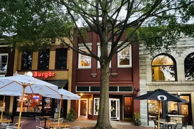 Image de In the heart of downtown Spartanburg! Literally! Steps to restaurants and shops!
