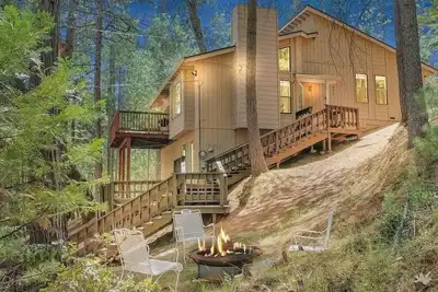 Image de Nestled in the Pinetrees and Close to Yosemite