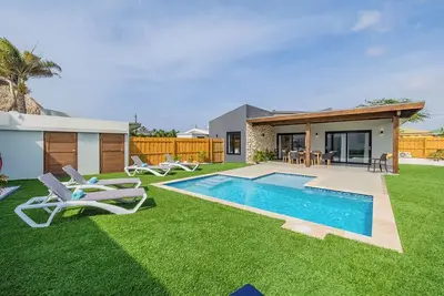 Image de Brand New 3br2ba w/Private Pool ~ Amazing Location