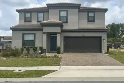 Image de Exquisite Retreat: Luxurious 4br Pool Home in Gated Balmoral Resort