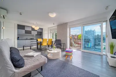 Silver Apartment With Hot Tub And Balcony, Zagreb, Croatia