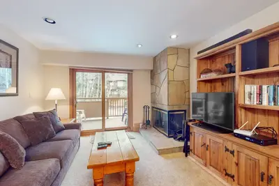 Image de Fourth-floor, mountain view condo with hot tub & pool, next to golf/Nordic ski