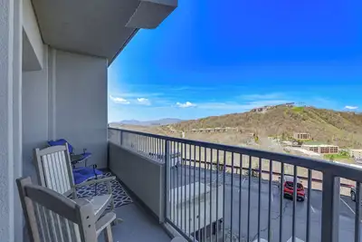 Image de Overlooking Ski Slopes: Sugar Mountain Condo!