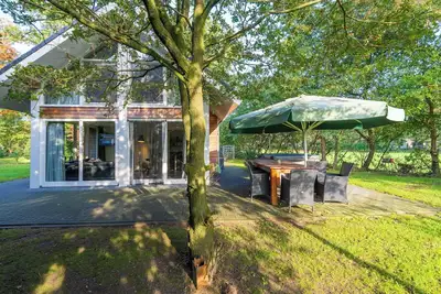 Image de Maison de bien-être de luxe en forêt