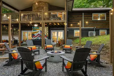 Image de 5 Min to Hatley Pointe! Après Ski~HotTub~FirePit