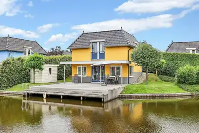 Maison sur l'eau, près du Zuidlaardermeer