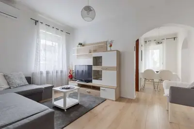 Lisinski - two bedroom apartment with private parking