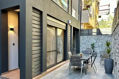 Image de T1 Noir & Gold Elegance
