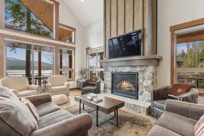 Image de Spend Summer in Whitefish! Luxury Lakeside Home with Hot Tub and Stunning Views!