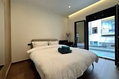 Image de T2 Noir & Gold Elegance