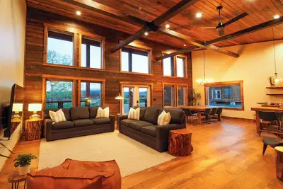 Image de Luxury cabin near Cody: 2 kings, kids bunkroom, fire pit, country charm with easy access.
