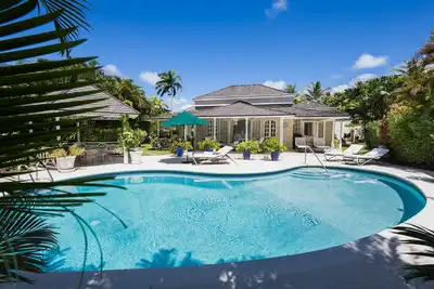 Image de Lonetrees in St James by Personal Villas - Refreshing Ambiance