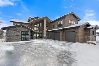 Image de Spectacular Estate Home with Hot Tub and Sauna