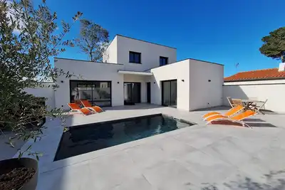Image de Location Villa Climatisée Avec Piscine